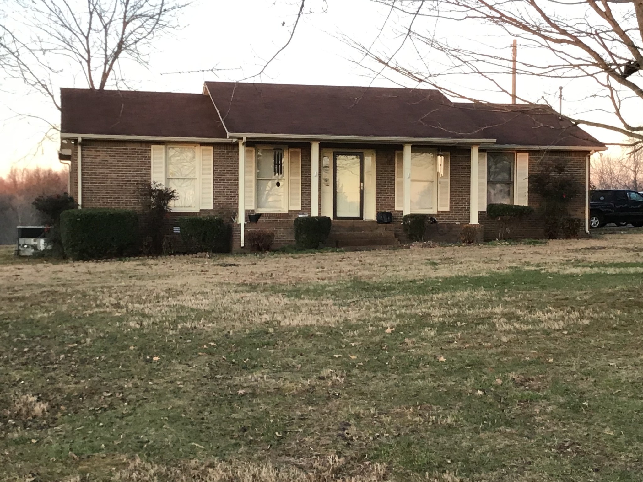 6830 Hester Road Springfield, TN 37172 - Photo 2 of 28 a front view of a house with a garden
