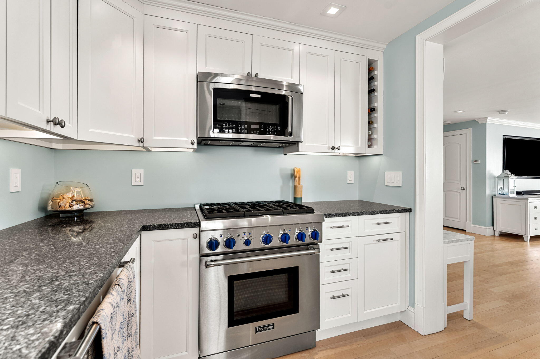 225 Atlantic Avenue Wells, ME 04090 - Photo 15 of 40 Thermador Gas Stove