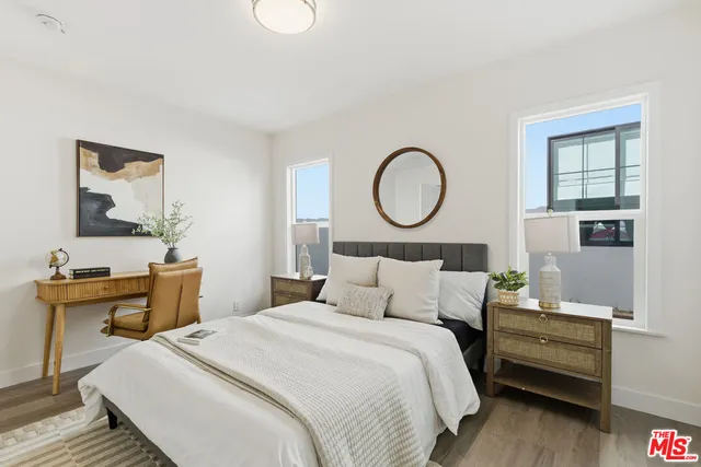 a view of a house with backyard and garden