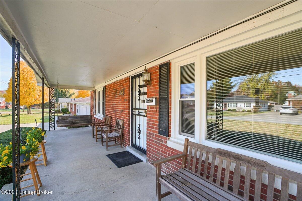 5284 Julia Road Louisville, KY 40258 - Photo 4 of 38 04-5284-4
