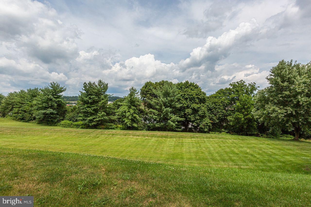 2865 Robin Road York, PA 17404 - Photo 69 of 74 Gallery Image 69