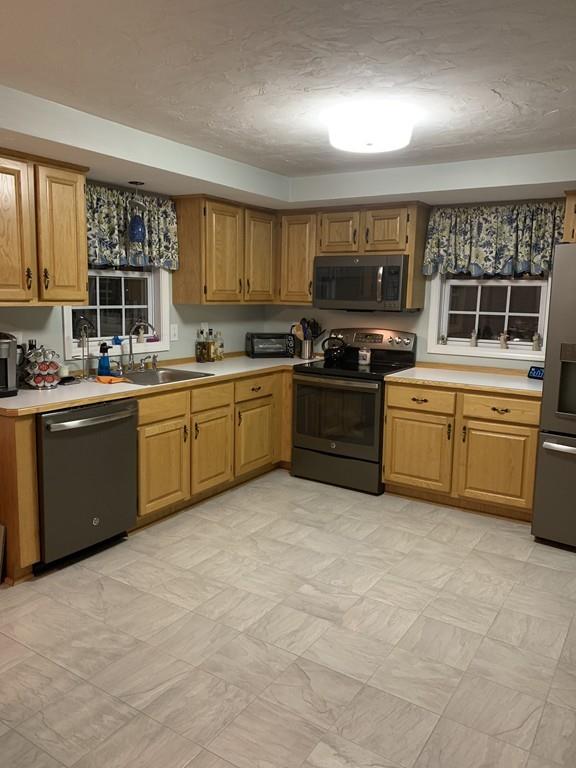 65 Farm Hill Road Leominster, MA 01453 - Photo 3 of 10