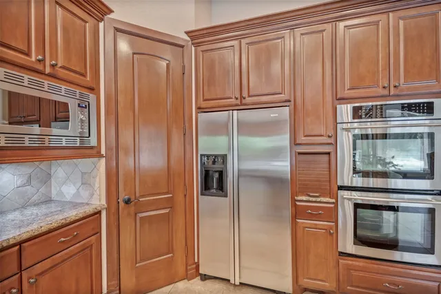 $935,000 | 3 Quinn's Cabin Court, Conroe, TX 77304