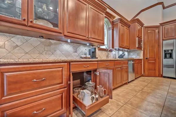 $880,000 | 3 Quinn's Cabin Court, Conroe, TX 77304