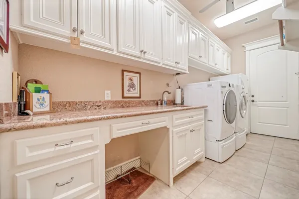 $880,000 | 3 Quinn's Cabin Court, Conroe, TX 77304