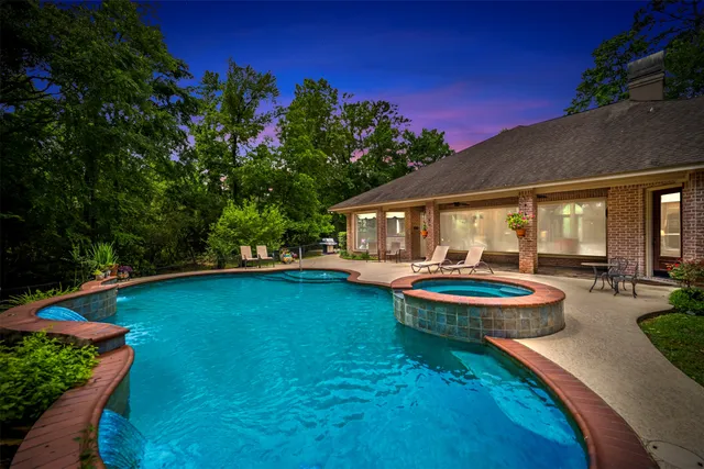 $935,000 | 3 Quinn's Cabin Court, Conroe, TX 77304