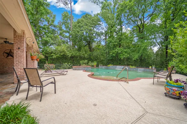 $920,000 | 3 Quinn's Cabin Court, Conroe, TX 77304