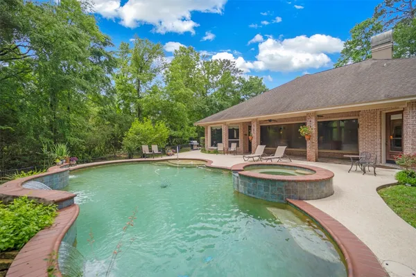 $880,000 | 3 Quinn's Cabin Court, Conroe, TX 77304