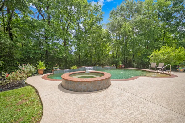 $920,000 | 3 Quinn's Cabin Court, Conroe, TX 77304