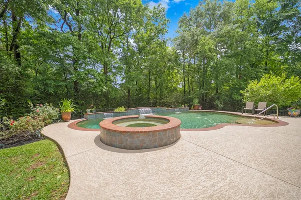 $880,000 | 3 Quinn's Cabin Court, Conroe, TX 77304