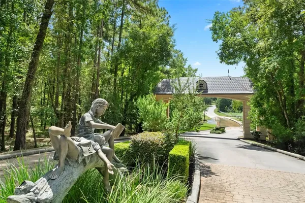 $880,000 | 3 Quinn's Cabin Court, Conroe, TX 77304