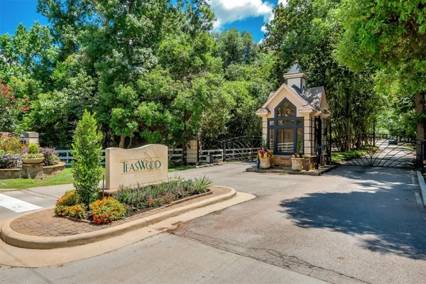 $880,000 | 3 Quinn's Cabin Court, Conroe, TX 77304