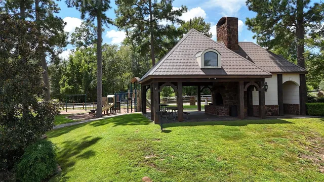 $935,000 | 3 Quinn's Cabin Court, Conroe, TX 77304