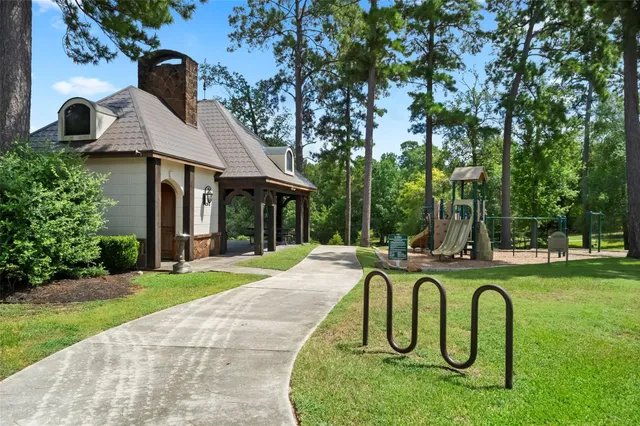 $935,000 | 3 Quinn's Cabin Court, Conroe, TX 77304