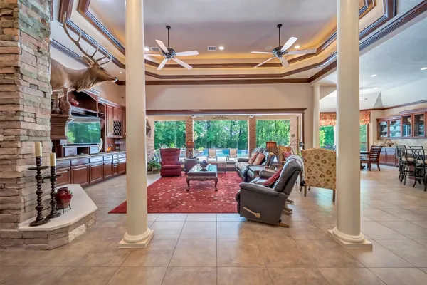 $880,000 | 3 Quinn's Cabin Court, Conroe, TX 77304