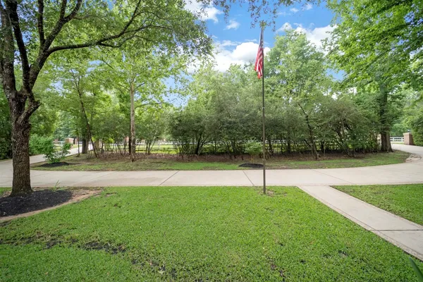 $880,000 | 3 Quinn's Cabin Court, Conroe, TX 77304