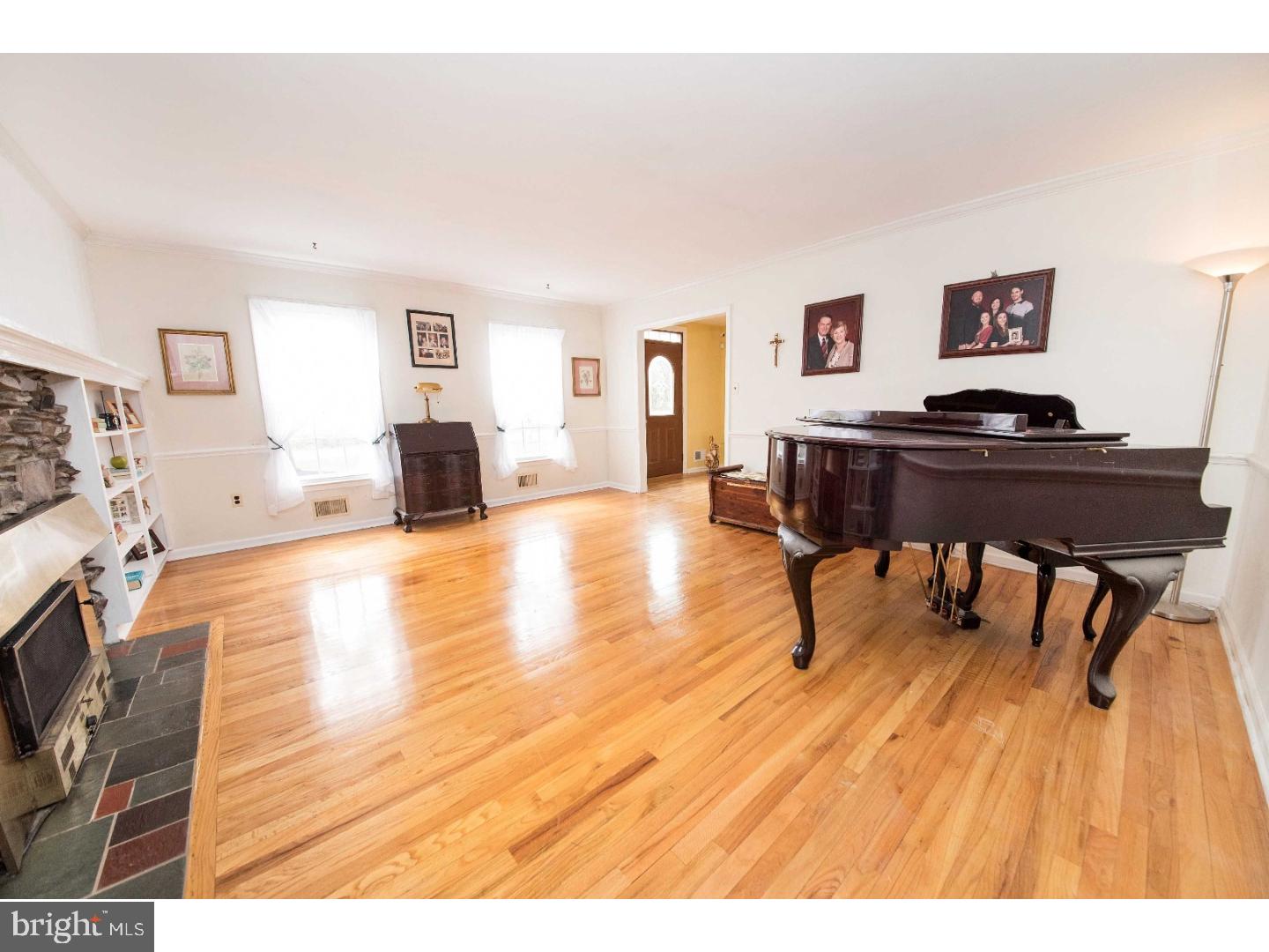194 Cold Soil Road Princeton, NJ 08540 - Photo 6 of 24 Living Room