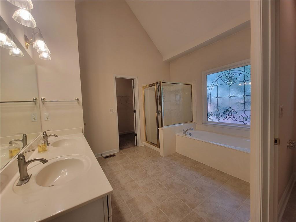 6330 Olde Atlanta Parkway Suwanee, GA 30024 - Photo 19 of 31 a bathroom with a sink and a bathtub