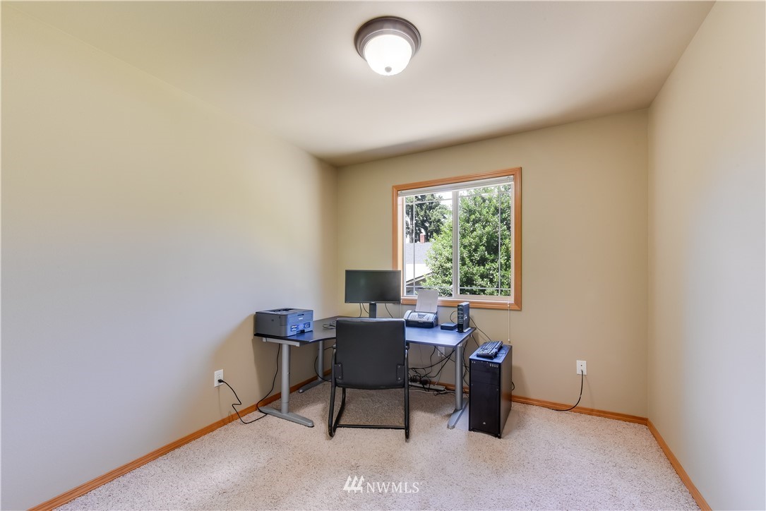 5317 Renton Avenue South Seattle, WA 98118 - Photo 14 of 20 a workspace with furniture and a window