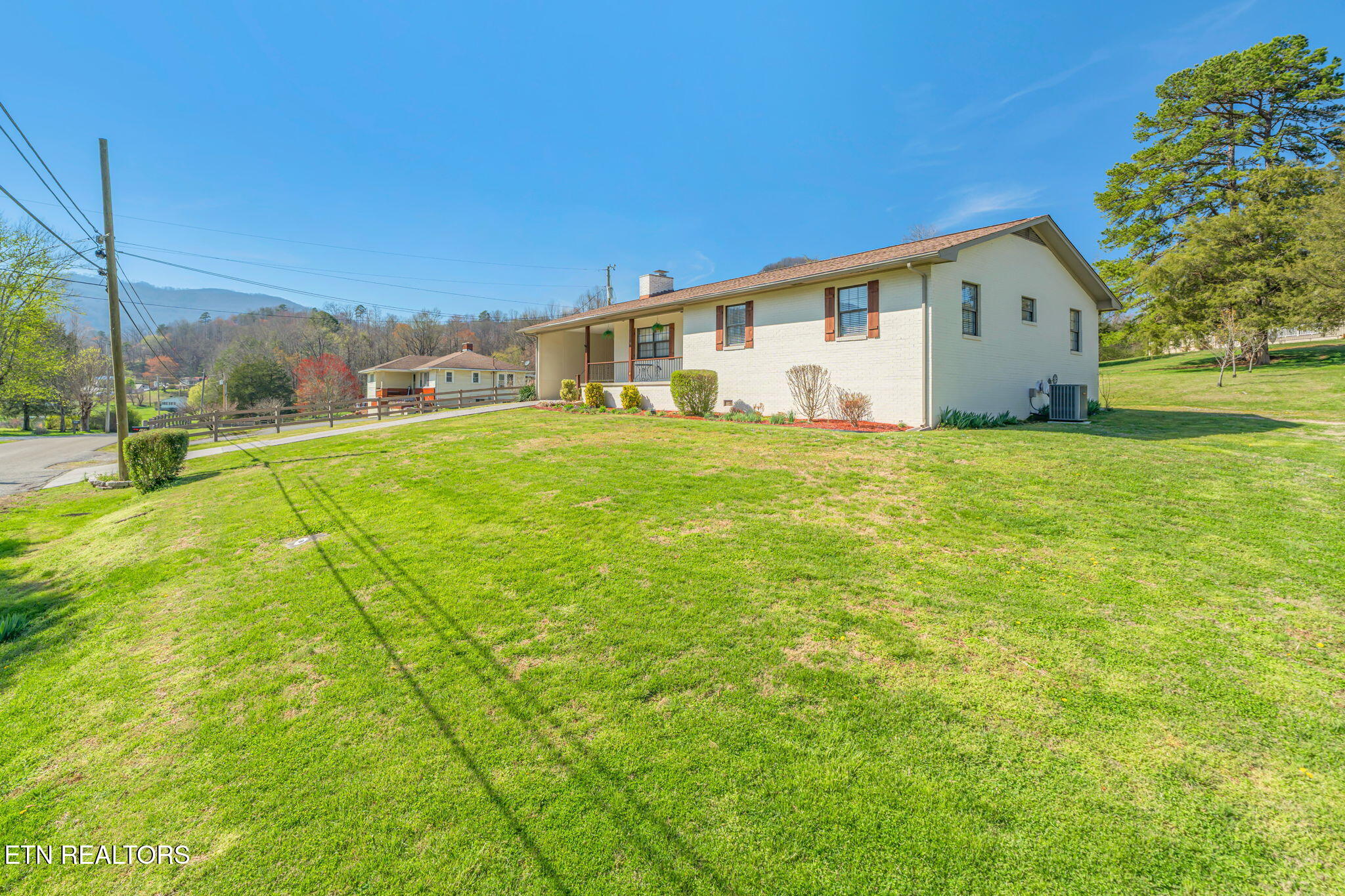 174 Jackson Road Caryville, TN 37714 - Photo 3 of 46 54-web-or-mls-174 Jackson Road-5 (2)