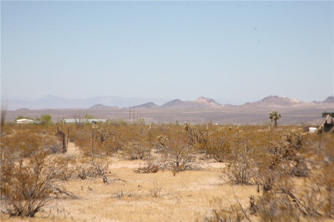 207-17-097 South Cameron Road Yucca, AZ 86438 - Photo 2 of 34