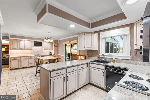 $469,900 | 930 Hickory Hill Lane, York, PA 17402