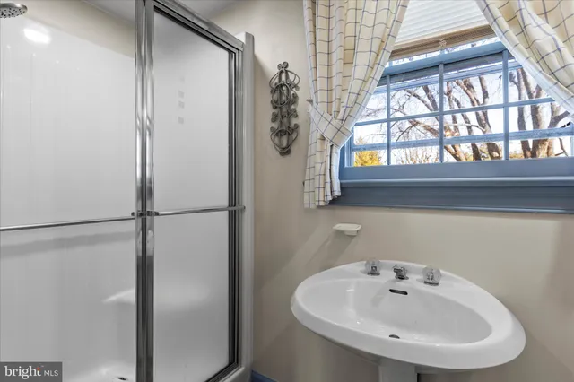 $469,900 | 930 Hickory Hill Lane, York, PA 17402