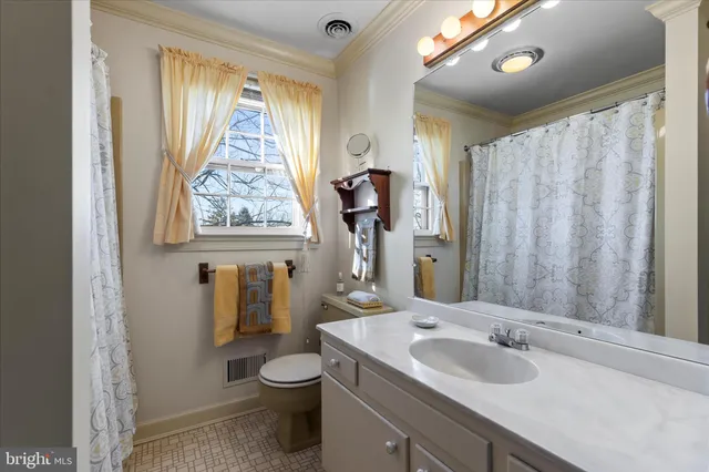 $469,900 | 930 Hickory Hill Lane, York, PA 17402