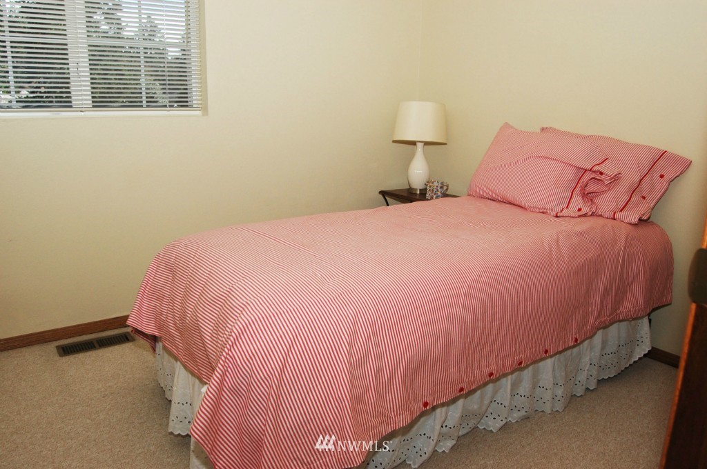 11816 Northeast 156th Street Bothell, WA 98011 - Photo 14 of 23 Gallery Image 14