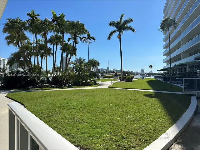 $2,100 | 900 Bay Drive, Unit 413, Miami Beach, FL 33141