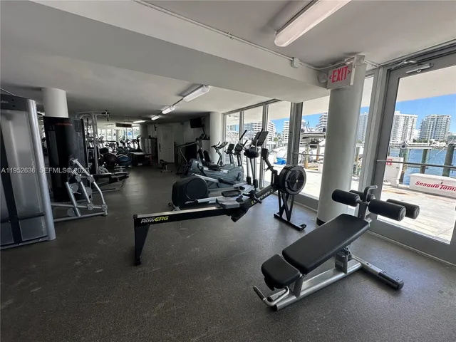 $2,100 | 900 Bay Drive, Unit 413, Miami Beach, FL 33141