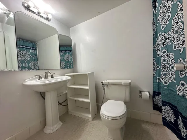 $2,100 | 900 Bay Drive, Unit 413, Miami Beach, FL 33141