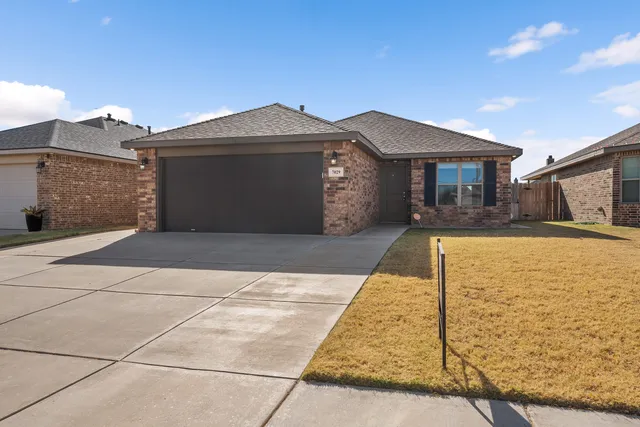 $1,975 | 7029 34th Place, Lubbock, TX 79407
