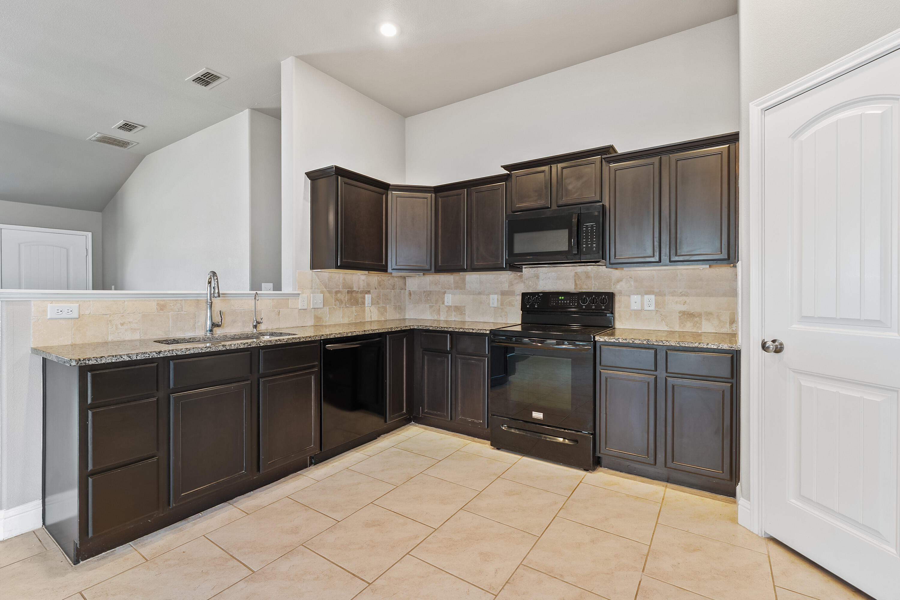 7029 34th Place Lubbock, TX 79407 - Photo 8 of 22 DSC01646