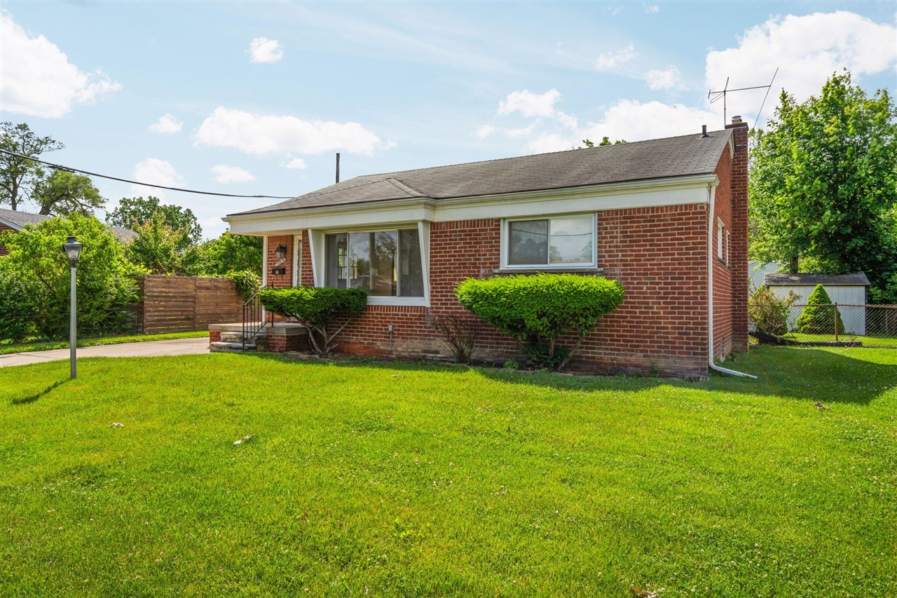 29919 Spring Arbor Drive Inkster, MI 48141 - Photo 2 of 51