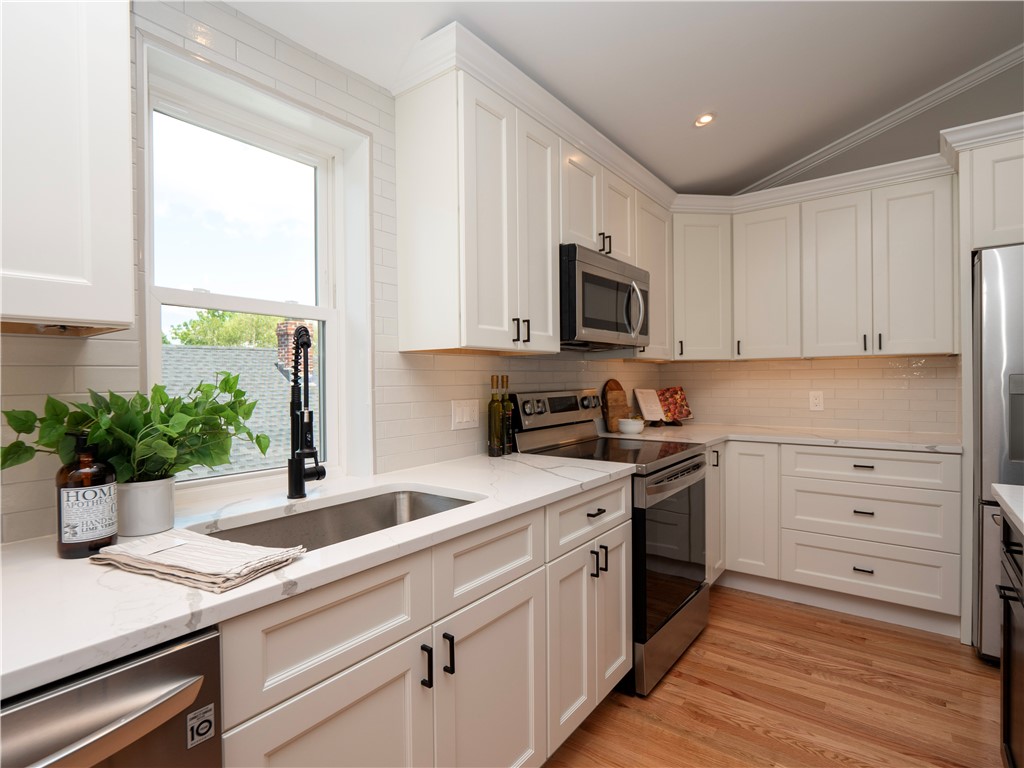31 Prescott Hall Road Newport, RI 02840 - Photo 12 of 45