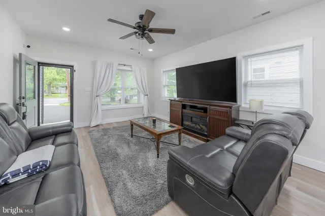 $398,500 | 608 Salem Avenue, Woodbury, NJ 08096