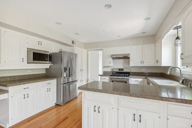 $5,150 | 1205 Brian Circle, Libertyville, IL 60048