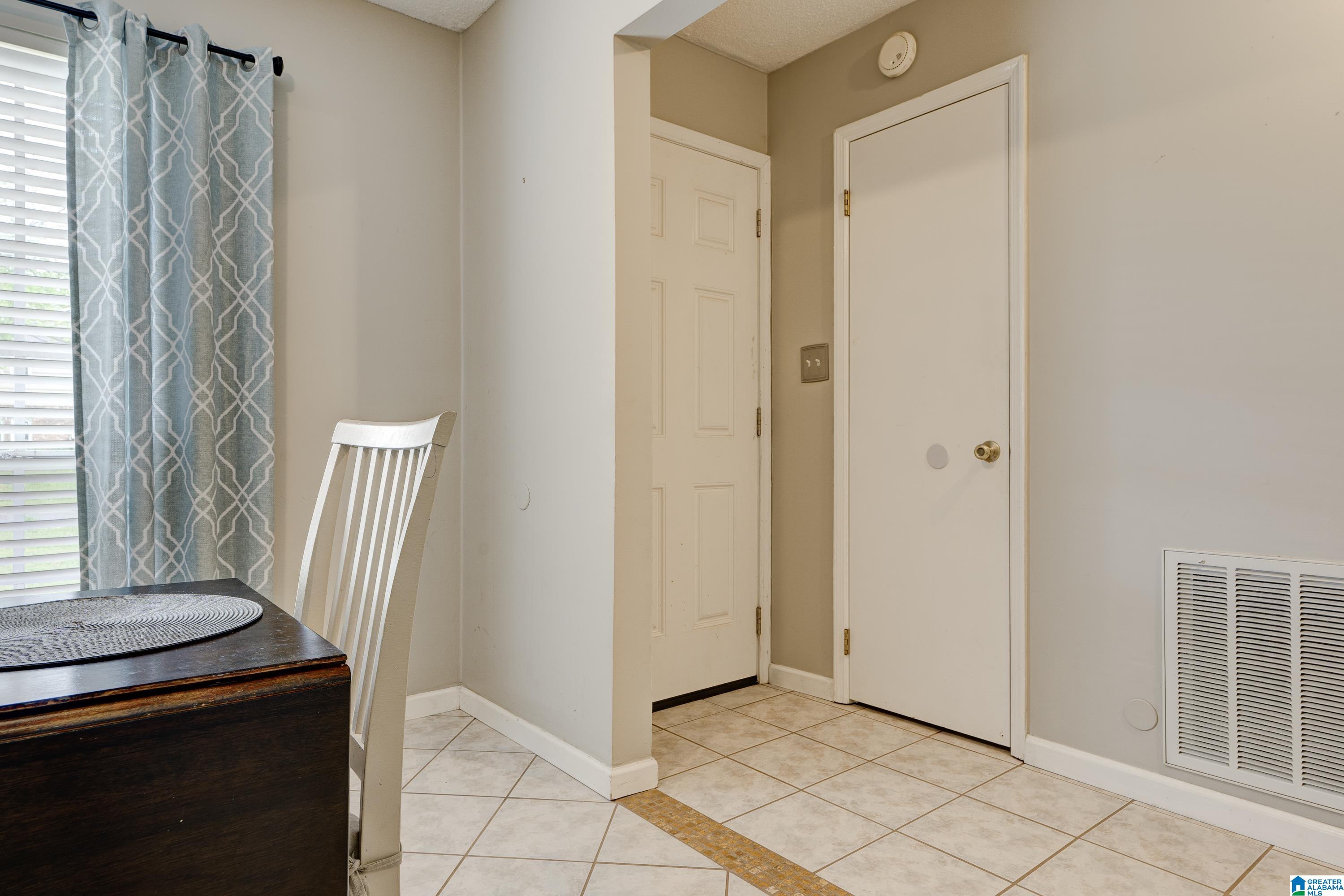 1038 8th Avenue Southwest Alabaster, AL 35007 - Photo 4 of 29 Gallery Image 4
