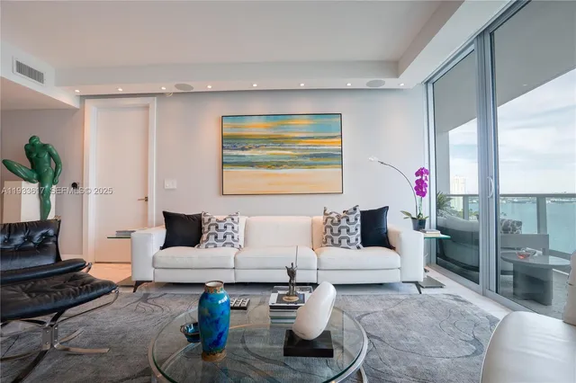 $2,139,000 | 1331 Brickell Bay Drive, Unit 1609, Miami, FL 33131