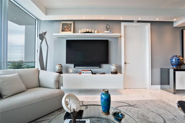 $2,139,000 | 1331 Brickell Bay Drive, Unit 1609, Miami, FL 33131