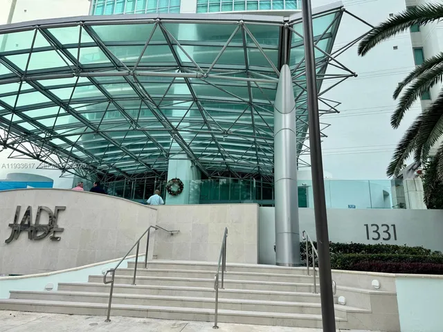 $2,139,000 | 1331 Brickell Bay Drive, Unit 1609, Miami, FL 33131