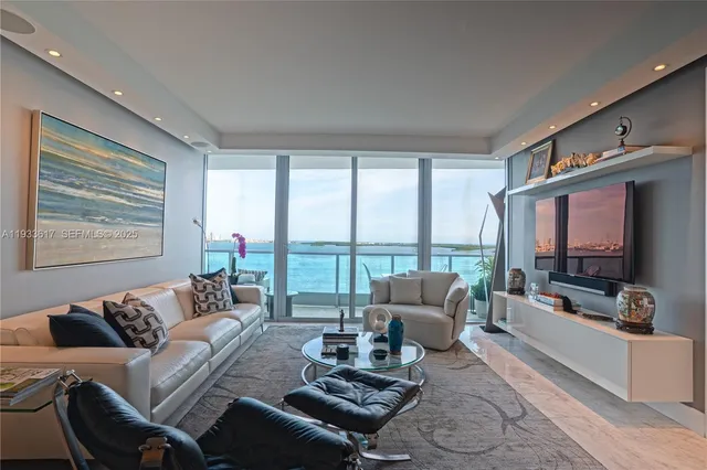 $2,139,000 | 1331 Brickell Bay Drive, Unit 1609, Miami, FL 33131