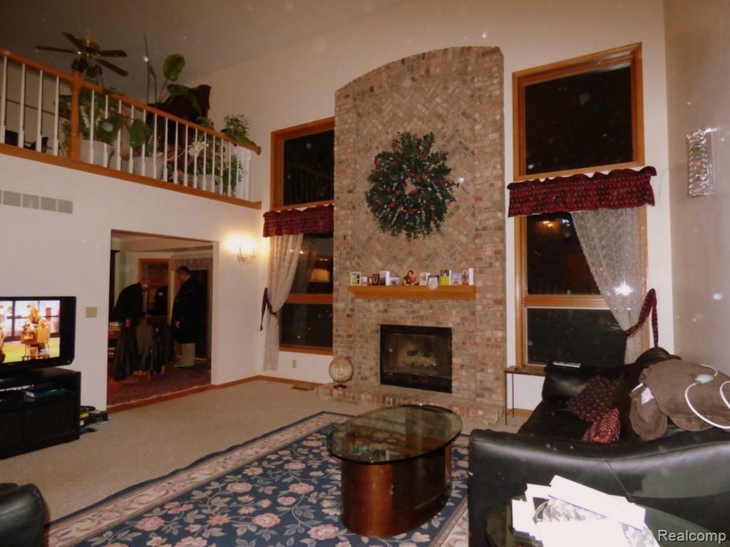 2330 Sunny Ridge Drive Pinckney, MI 48169 - Photo 8 of 21 7 GREAT ROOM 2.jpg