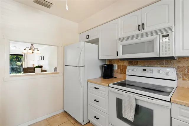 $375,000 | 4145 Silver Palm Drive, Unit 12, Vero Beach, FL 32963