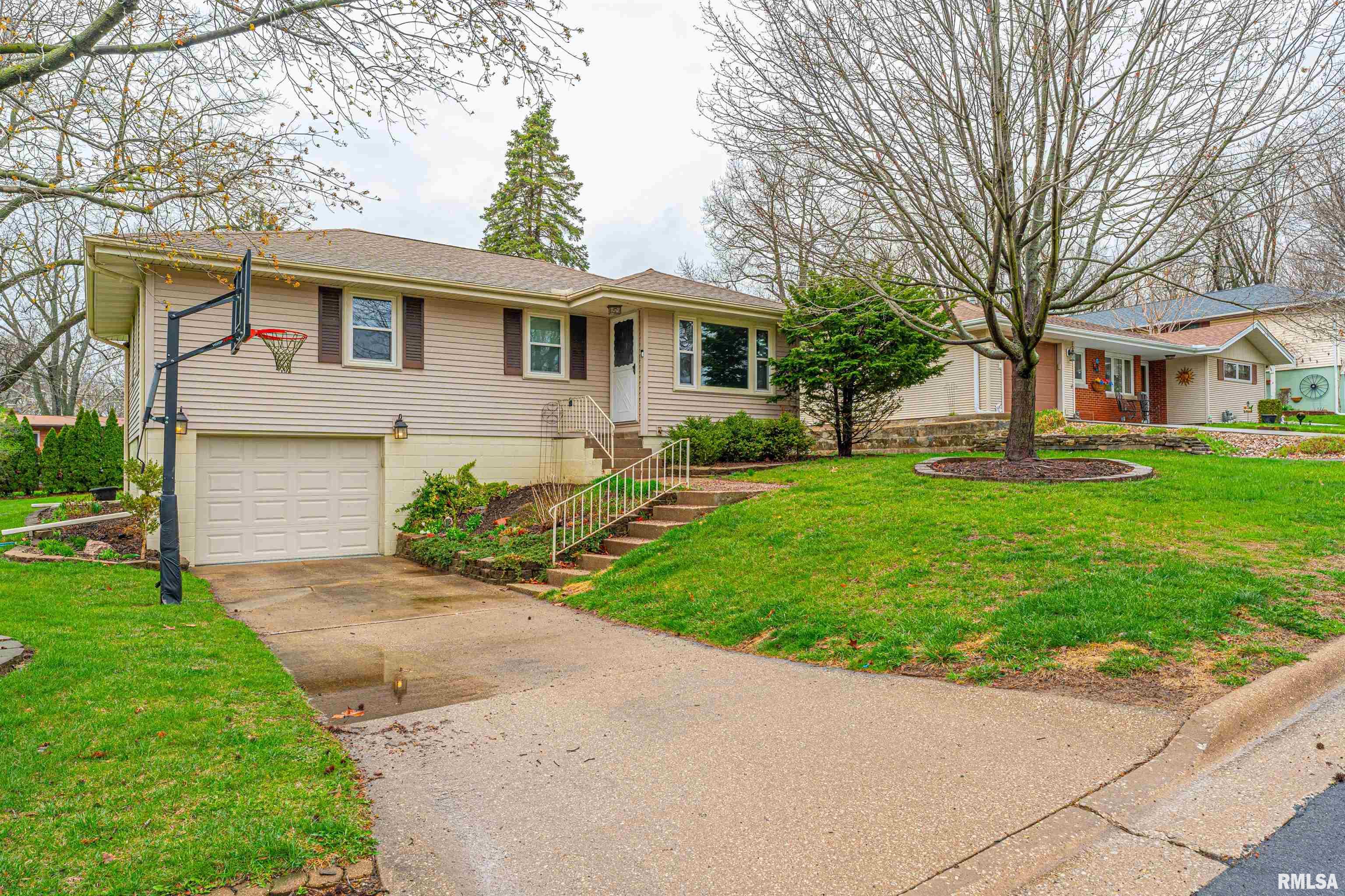 4615 East Lyndale Road Peoria, IL 61614 - Photo 2 of 25
