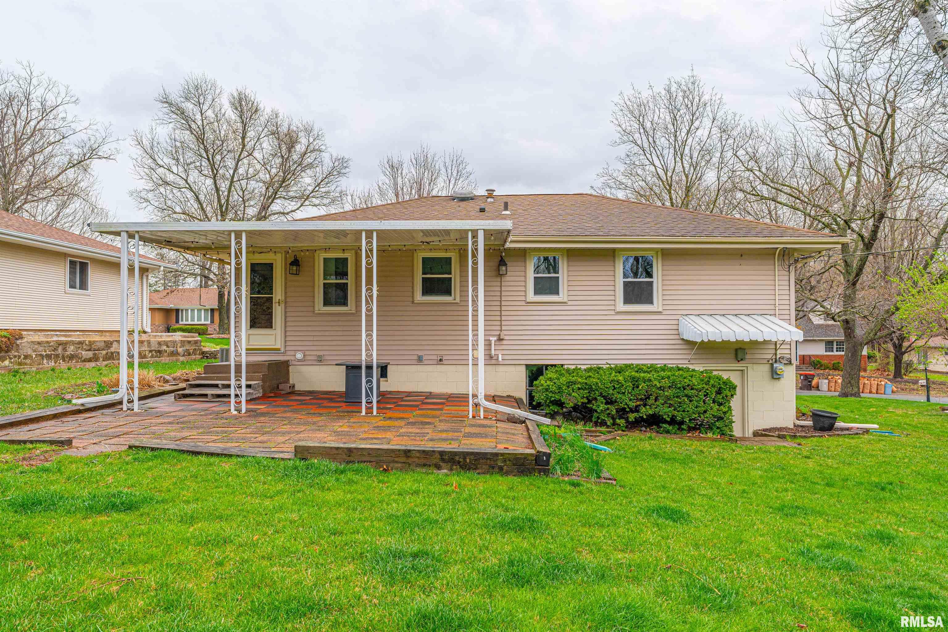 4615 East Lyndale Road Peoria, IL 61614 - Photo 3 of 25