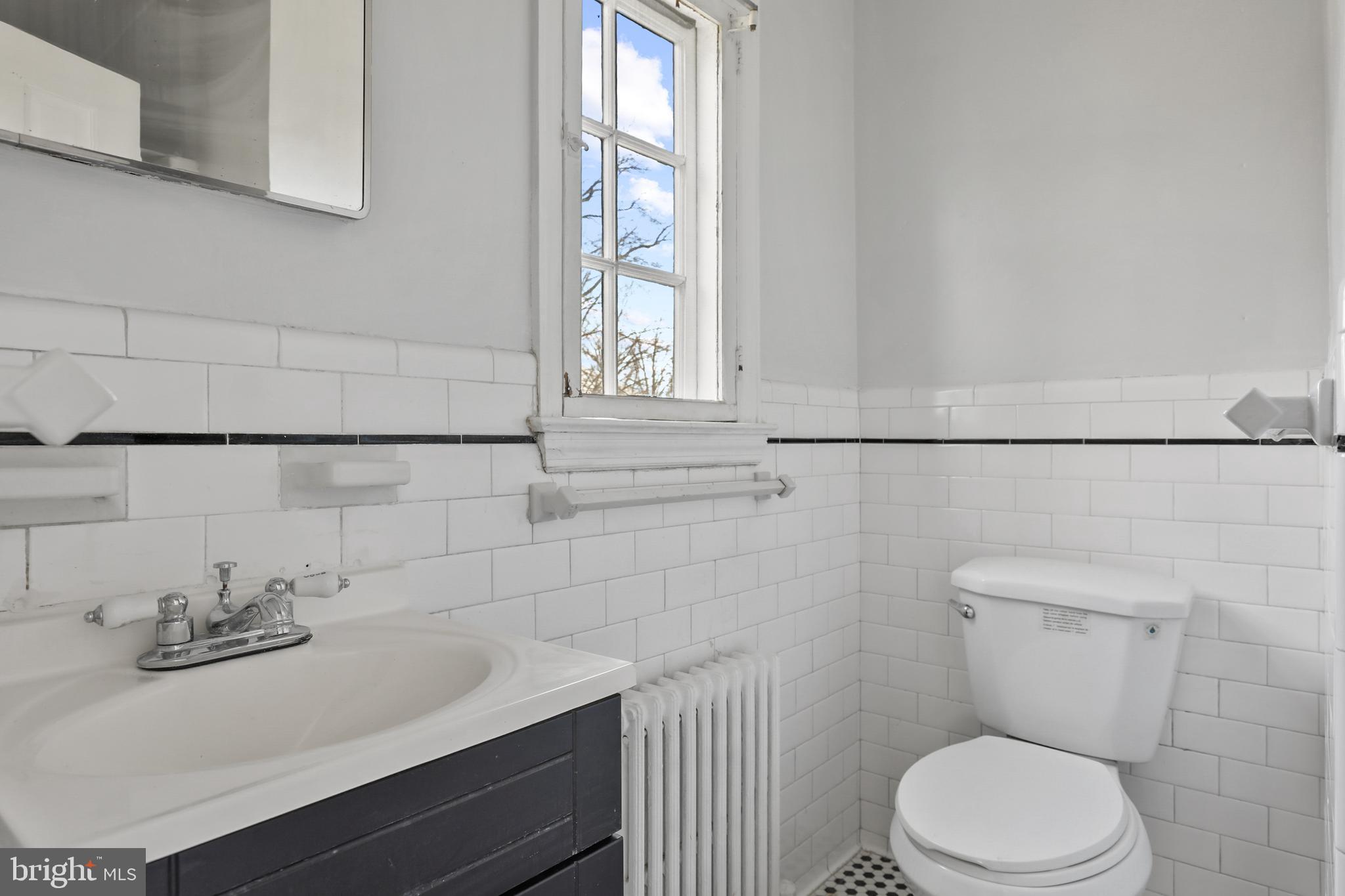 909 Greenleigh Road Baltimore, MD 21212 - Photo 22 of 44 Primary Bath