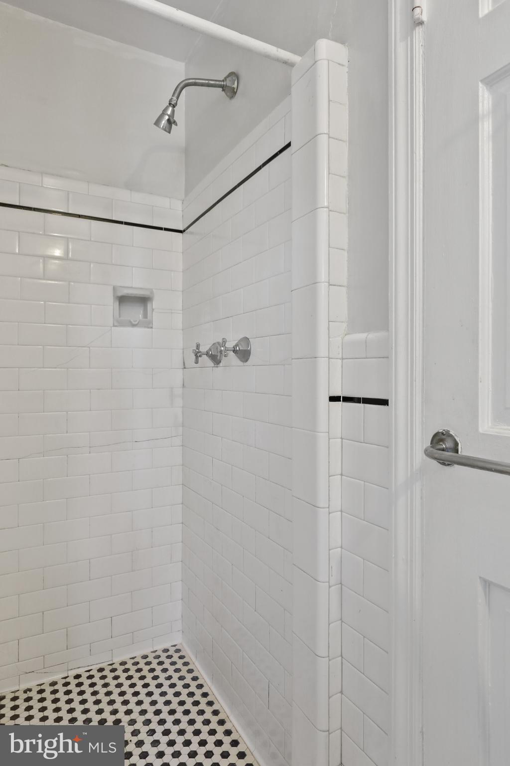 909 Greenleigh Road Baltimore, MD 21212 - Photo 23 of 44 Primary Bath
