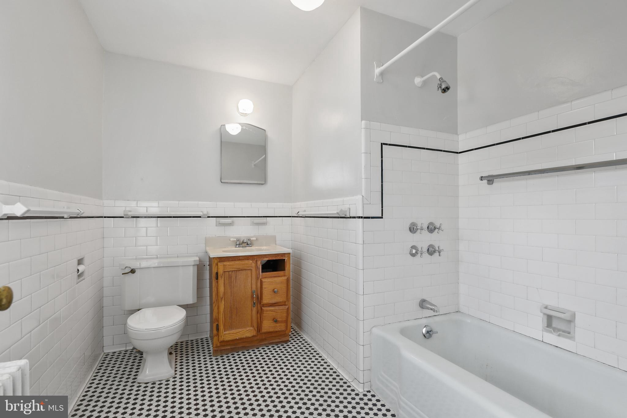 909 Greenleigh Road Baltimore, MD 21212 - Photo 24 of 44 Upper Hall Bath